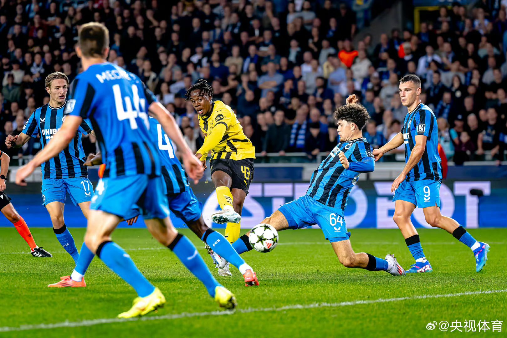 今晚欧冠焦点战，斯图加特篮板制胜，气氛紧张，年轻球员得到机会的简单介绍